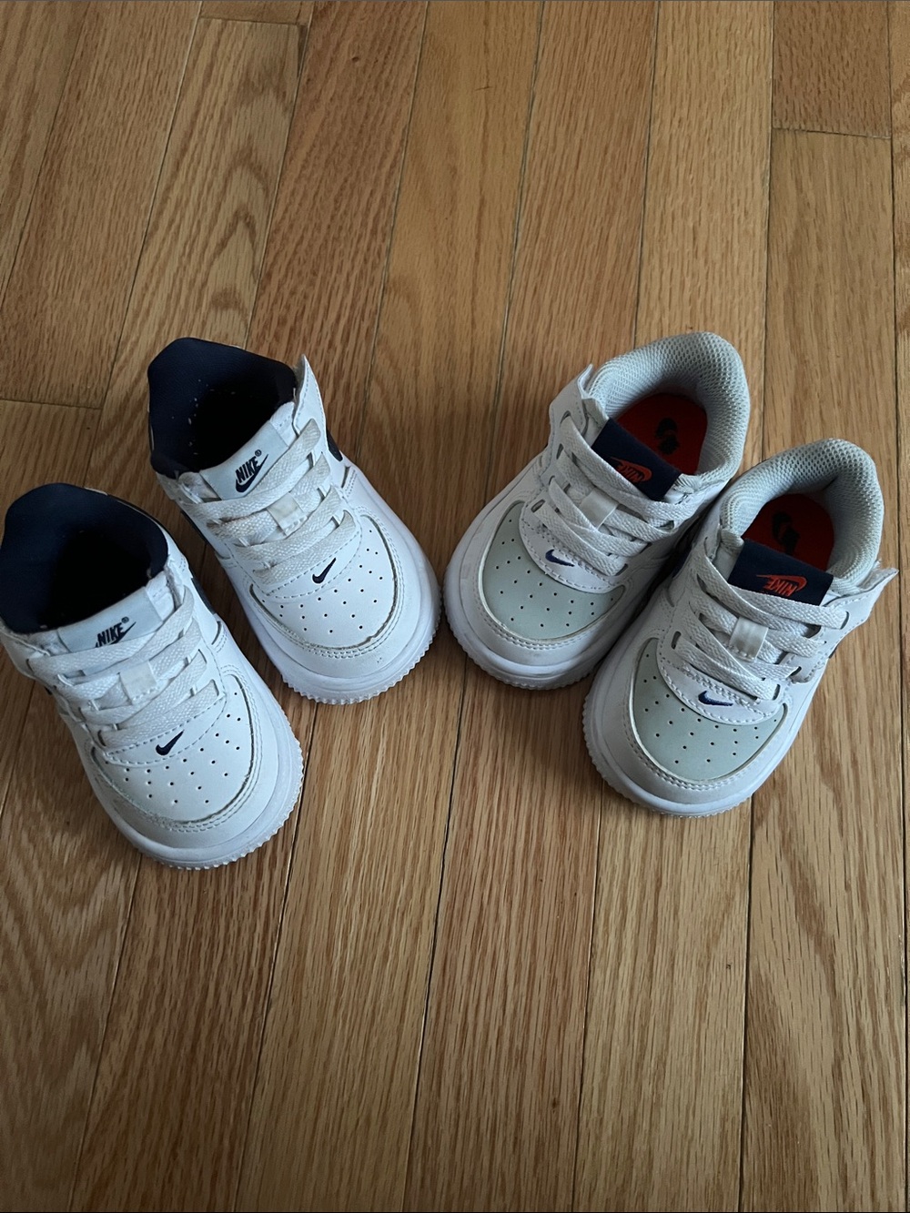 Nike Kids White and Navy Low-Top Sneakers